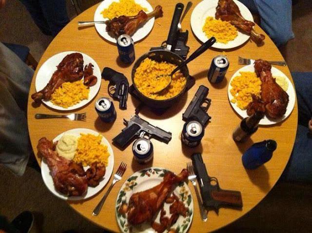 Nos EUA, cliente armado ganha 10% de desconto em restaurante!