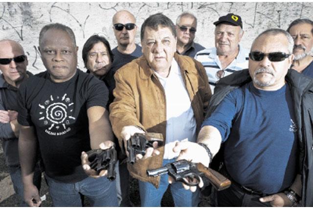 STJ decide que policiais aposentados não têm direito a portar armas de fogo