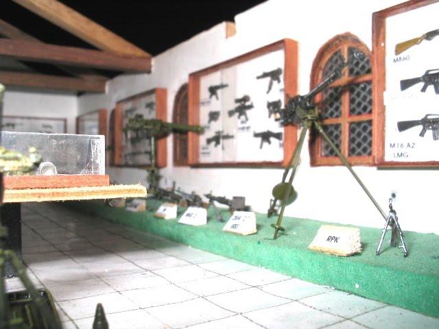 Conheça uma sala de armas em miniatura, feita em escala 1/35