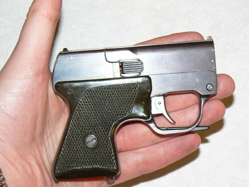 Pistola com cartuchos silenciados MSP Groza (1972)