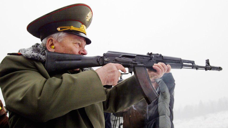 A primeira invenção de Mikhail Kalashnikov, pai do AK 47: um despertador