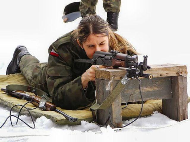 Mulheres combinam com armas?