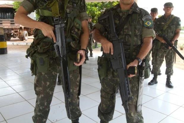 FUZÍS BRASILEIROS: O INIMIGO AGORA É OUTRO