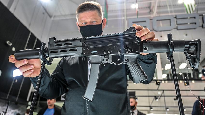 Kalashnikov apresenta nova submetralhadora PPK-20 para pilotos e empresas de segurança VIP