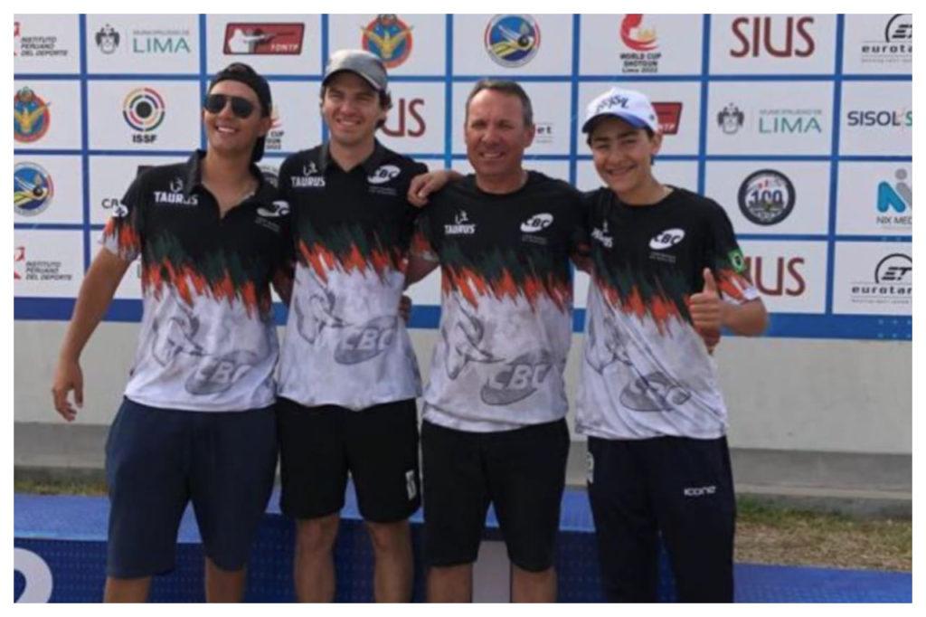 Atletas da delegação brasileira, patrocinados pela CBC, participam do ISSF World Cup Shotgun Lima, no Peru.