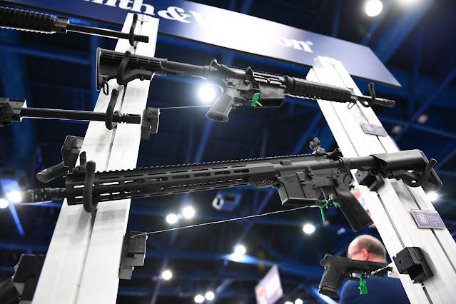 EUA: ações de armas de fogo disparam após tiroteios em massa; investidores descartam endurecimento das leis de armas