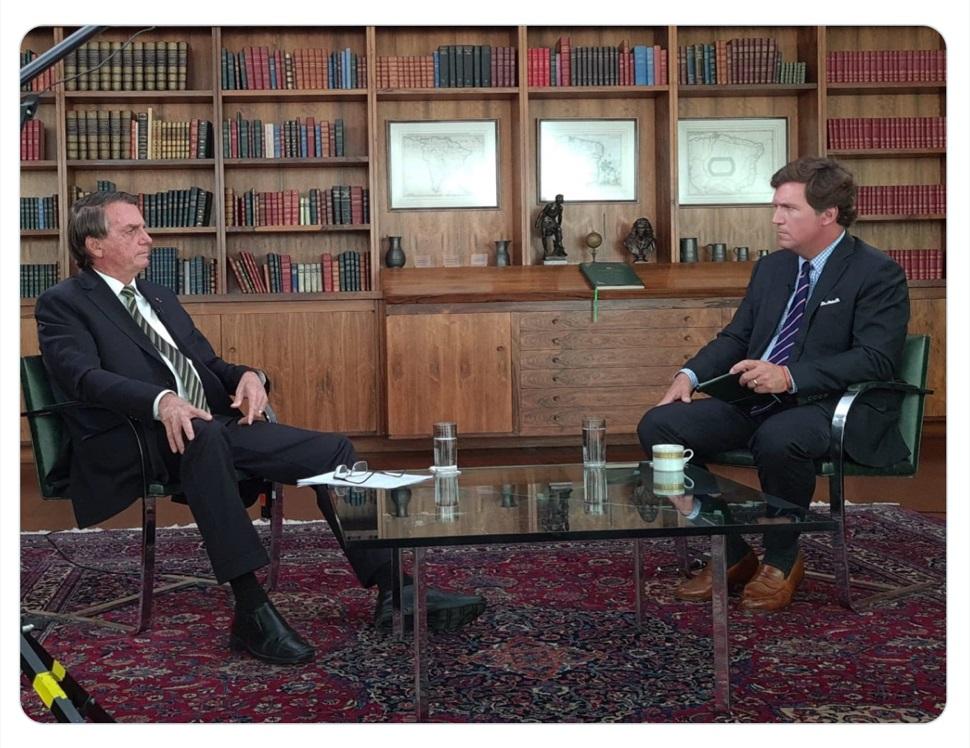 'Poderemos aprovar leis sobre armas de fogo muito parecidas com as dos EUA', diz Bolsonaro em entrevista