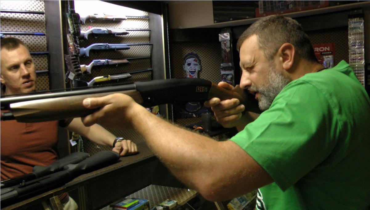 Mais de um milhão de armas vendidas todos os meses por 38 meses consecutivos nos EUA